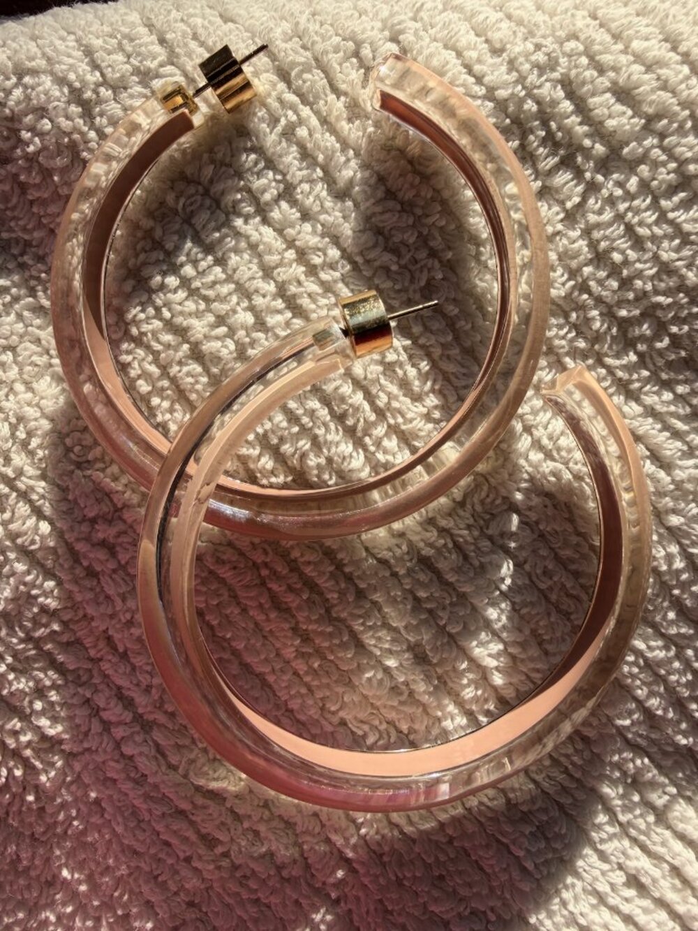 Alison Lou Medium Lucite Jelly Hoops in nude